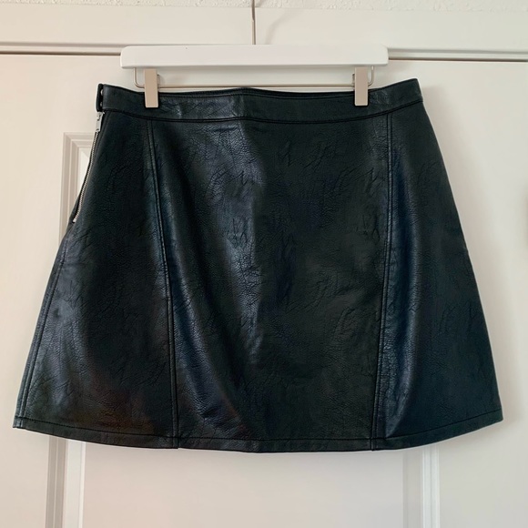 Zara Dresses & Skirts - MOVING SALE | Women’s Zara Basics Black Vegan Leather Mini Skirt, Size XL